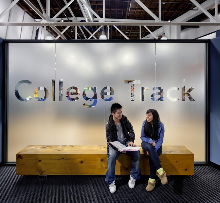 充满活力的Track大学旧金山旗舰中心设计